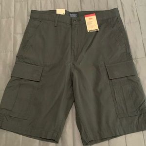 Brand new Levi’s carrier cargo men’s shorts